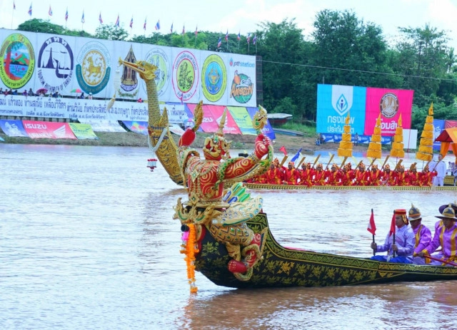 ยิ่งใหญ่! 'พิจิตร' สืบสานประเพณีแข่งขันเรือยาว 112 ปี