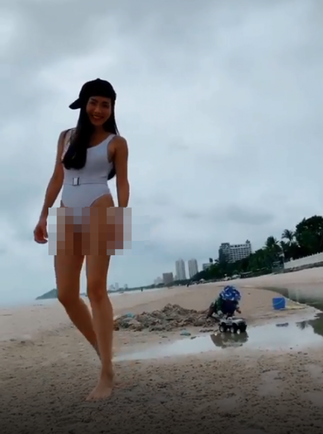 เห็นแล้วร้องซี๊ด 'อ๋อม' อวดขาเรียวกับวันพีชเว้าสูง