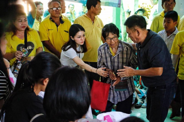 'มาดามเดียร์' นำจิตอาสา 'มธ.-มศว' บิ๊กคลีนนิ่งโรงเรียนที่พิจิตร