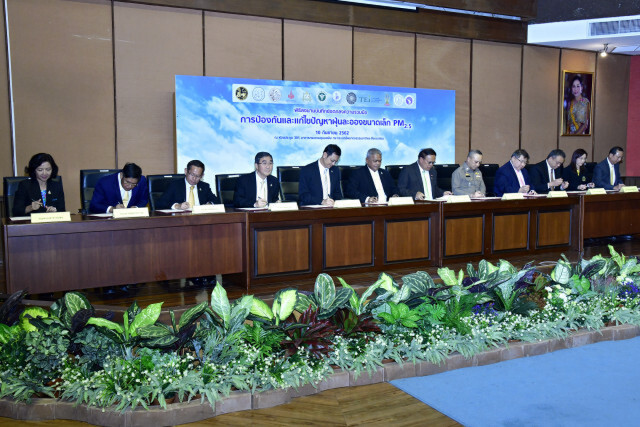 คมนาคมร่วมกับ 11 หน่วยงาน ลงนามป้องกัน-แก้ไข PM 2.5