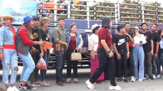 พลังศรัทธา... "เจ๊แป้ง"ขนทุเรียน 6 ตัน ประทัด 1 ล้านนัด แก้บน"ไอ้ไข่"เด็กวัดเจดีย์"