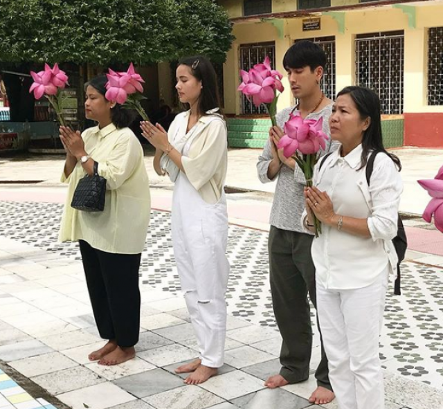 "ญาญ่า" ควงครอบครัว "ณเดชน์" จัดทริปทำบุญที่พม่า