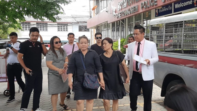 แม่-พี่ชาย น้องบุ๋ม เหยื่อ "โอเล่ หวานเจี๊ยบ" นำคลิปลับมอบให้ตำรวจเพชรเกษม