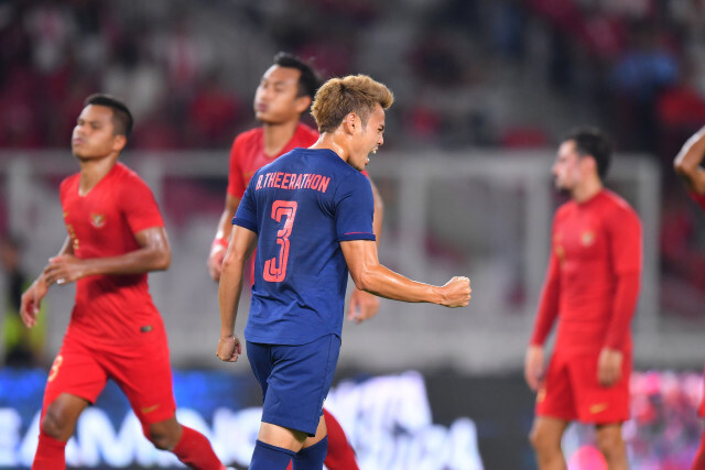 "สุภโชค" ยิง 2 พาไทยถล่มอินโดฯ 3 -0 เกมคัดบอลโลก (มีคลิป)