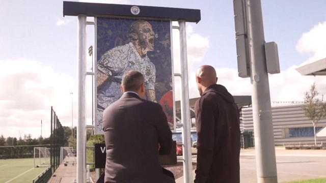 แมนเชสเตอร์ซิตี้ทำรูปปั้น-ตั้งชื่อถนน เป็นเกียรติให้ "กอมปานี"(มีคลิป)