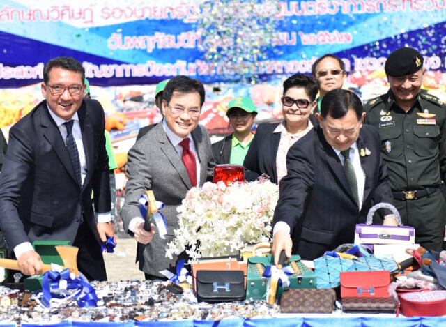"จุรินทร์" นำทีมโชว์ทำลายสินค้าละเมิด 10.62 ล้านชิ้น