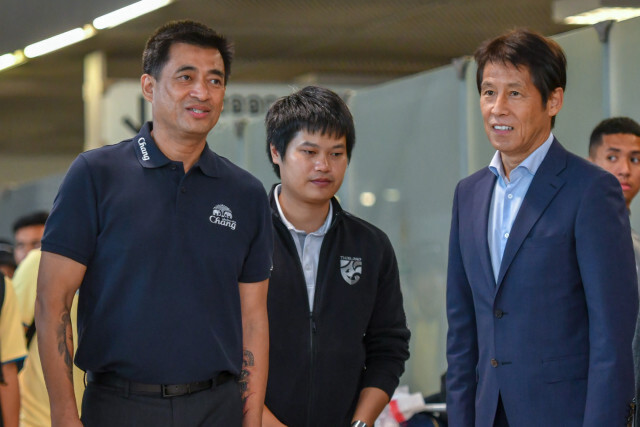 "ช้างศึก" กลับถึงไทย "ส.บอล-ช้าง" มอบอัดฉีด 9 ล้าน(มีคลิป)