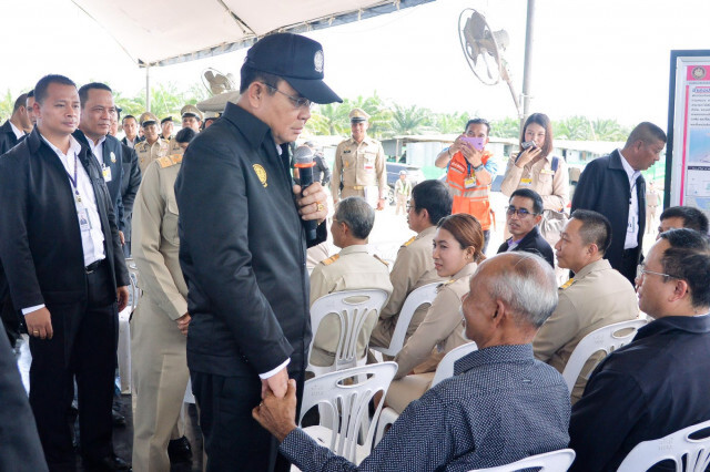 ถึงแล้ว! "บิ๊กตู่" เยือนเมืองคอน อ้อนพี่น้อง "รักจังฮู้"