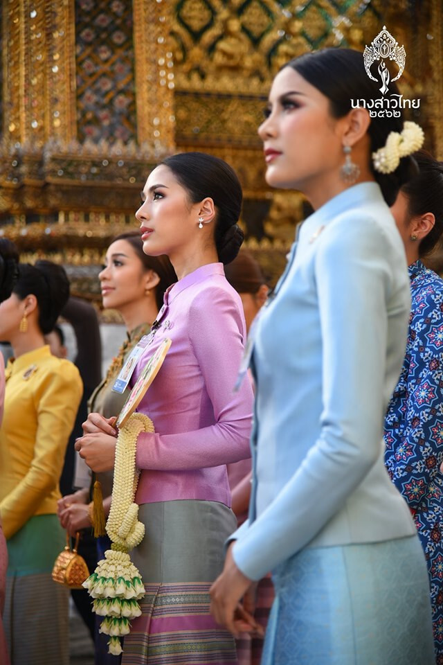 39 ผู้เข้าประกวดนางสาวไทย 2562 สวมชุดไทยจิตรลดา ชมความงดงามวัดพระแก้ว สักการะศาลหลักเมือง