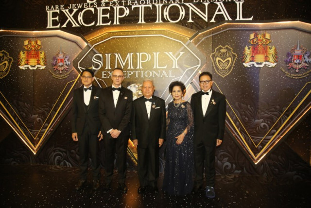 อลังการเครื่องเพชรล้ำค่ากว่า 7,000 ล้าน สืบสานความสัมพันธ์ 3 ราชอาณาจักร