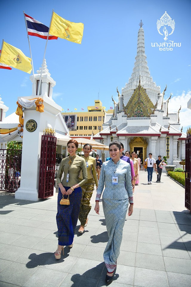 39 ผู้เข้าประกวดนางสาวไทย 2562 สวมชุดไทยจิตรลดา ชมความงดงามวัดพระแก้ว สักการะศาลหลักเมือง