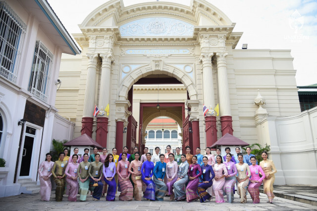 39 ผู้เข้าประกวดนางสาวไทย 2562 สวมชุดไทยจิตรลดา ชมความงดงามวัดพระแก้ว สักการะศาลหลักเมือง