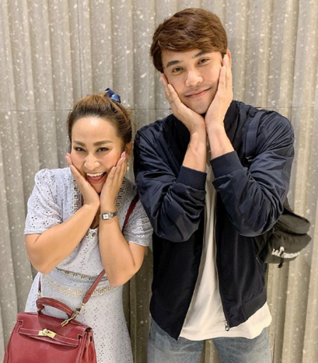 'ลาล่า' ยิ้มแก้มปริ 'เล็ก เจษฎา' จัดเซอร์ไพรส์ชุดใหญ่