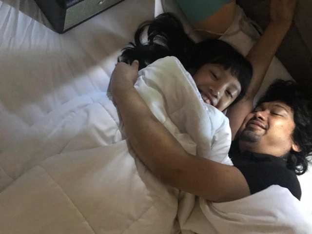 "น้องลอนดอน" ลูกสาวสุดรัก "เสกโลโซ" โพสต์เฟซบุ๊กถามคำถามพ่อ