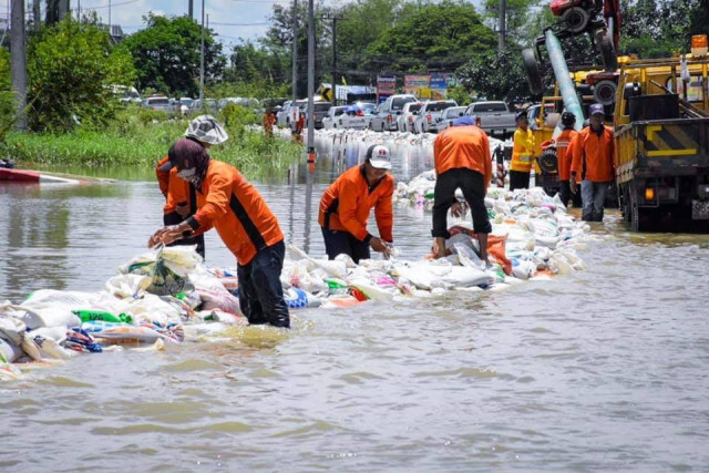 ทางหลวงเผยถนนน้ำท่วมผ่านไม่ได้ 8 แห่ง