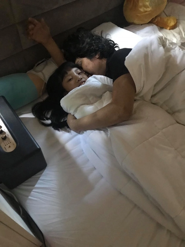 "น้องลอนดอน" ลูกสาวสุดรัก "เสกโลโซ" โพสต์เฟซบุ๊กถามคำถามพ่อ