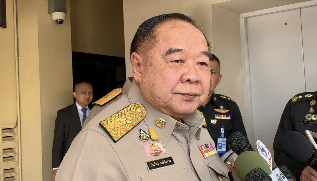 'ประวิตร' ยันไม่ได้สั่ง 'ธรรมนัส' งดแถลงข่าว 'ประวิตร' ยันไม่ได้สั่ง 'ธรรมนัส' งดแถลงข่าว