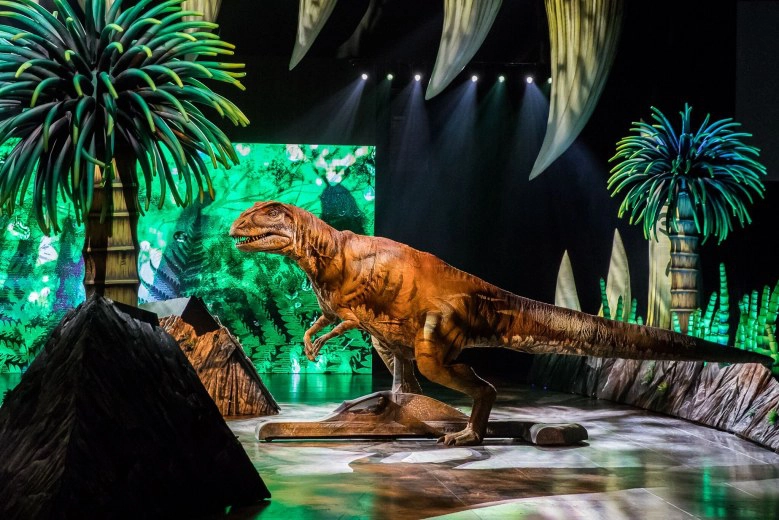 ลูกดาราตื่นตา "ไดโนเสาร์" ฟื้นคืนชีพ