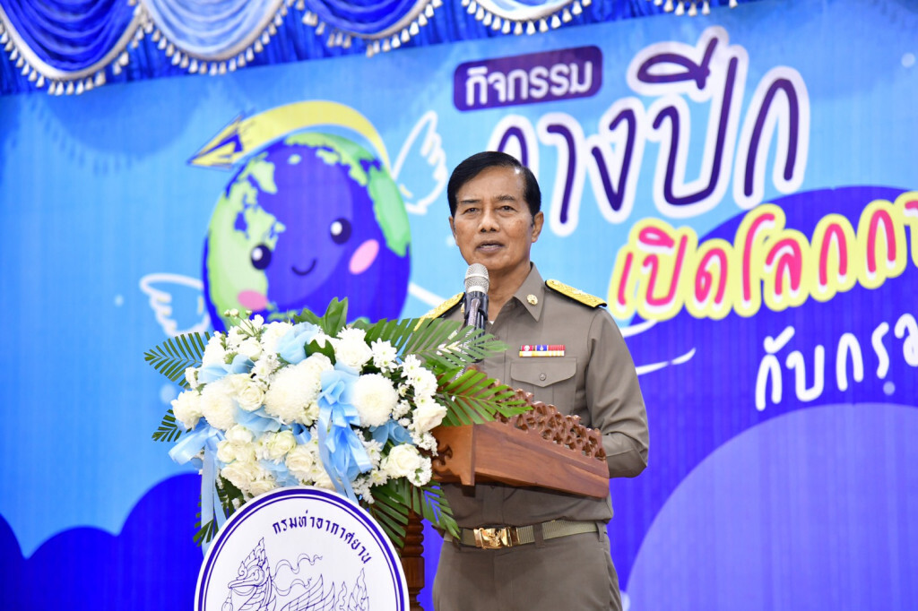'ถาวร' เปิดกิจกรรม "กางปีกเปิดโลกการบินให้น้อง กับกรมท่าอากาศยาน" ครั้งที่ 1 'ถาวร' เปิดกิจกรรม "กางปีกเปิดโลกการบินให้น้อง กับกรมท่าอากาศยาน" ครั้งที่ 1
