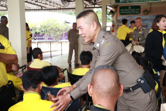 ผบช.สตม. นำทีม ส่งมอบความห่วงใย ให้บ้านอุบลฮักแพง
