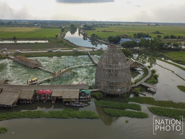 พาเที่ยว "ตลาดน้ำสะพานโค้ง"