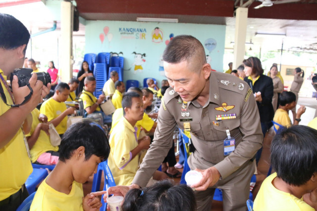ผบช.สตม. นำทีม ส่งมอบความห่วงใย ให้บ้านอุบลฮักแพง