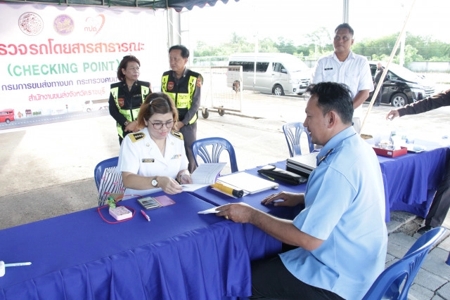 ขนส่งฯ เผยเปิดจุดเช็คพอยท์วันแรกมีรถโดยสารเข้าตรวจ 7,378 คัน