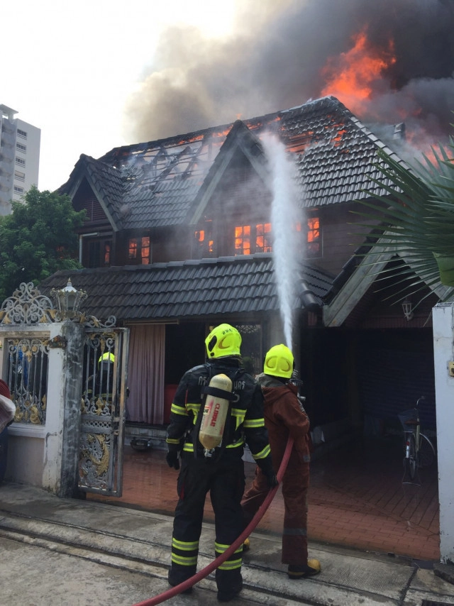 พาครอบครัวออกไปกินข้าว กลับมาบ้านไฟไหม้!