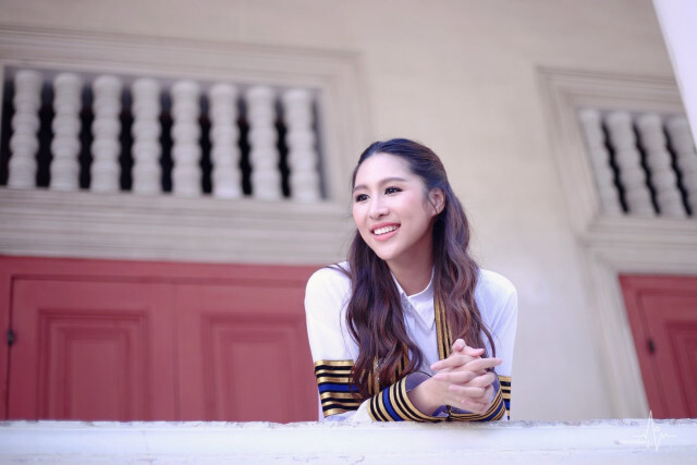 แฟนคลับแห่ยินดี สาวสวยเสียงดี "เอม สาธิดา" ดีกรีปริญญาโท
