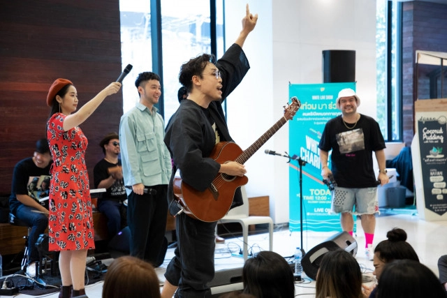 "เป๊ก-ป๊อบ-อะตอม" ชวนศิลปิน "White Music" ร่วมเล่นดนตรีเปิดหมวกรับบริจาคช่วยน้ำท่วม "อุบลฯ"