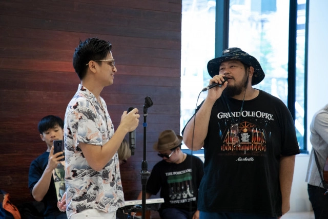 "เป๊ก-ป๊อบ-อะตอม" ชวนศิลปิน "White Music" ร่วมเล่นดนตรีเปิดหมวกรับบริจาคช่วยน้ำท่วม "อุบลฯ"