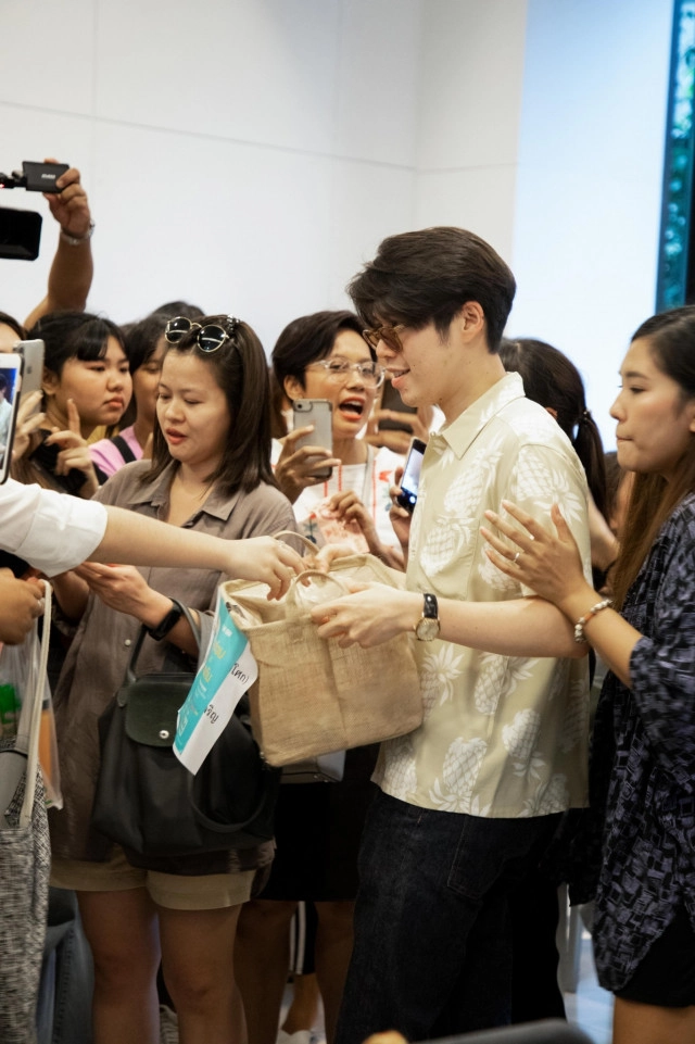 "เป๊ก-ป๊อบ-อะตอม" ชวนศิลปิน "White Music" ร่วมเล่นดนตรีเปิดหมวกรับบริจาคช่วยน้ำท่วม "อุบลฯ"