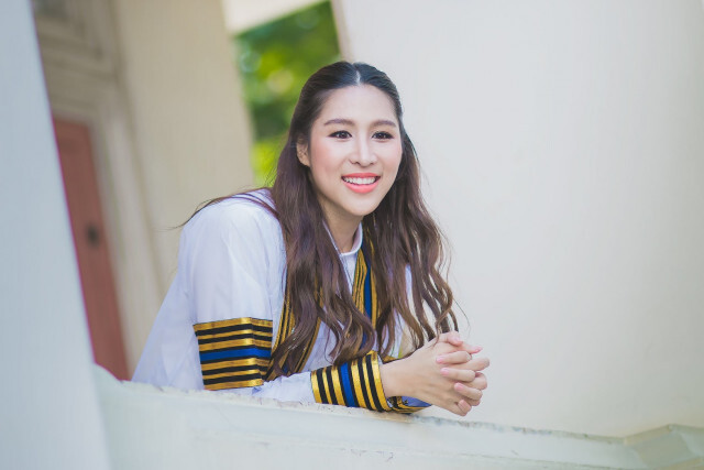 แฟนคลับแห่ยินดี สาวสวยเสียงดี "เอม สาธิดา" ดีกรีปริญญาโท