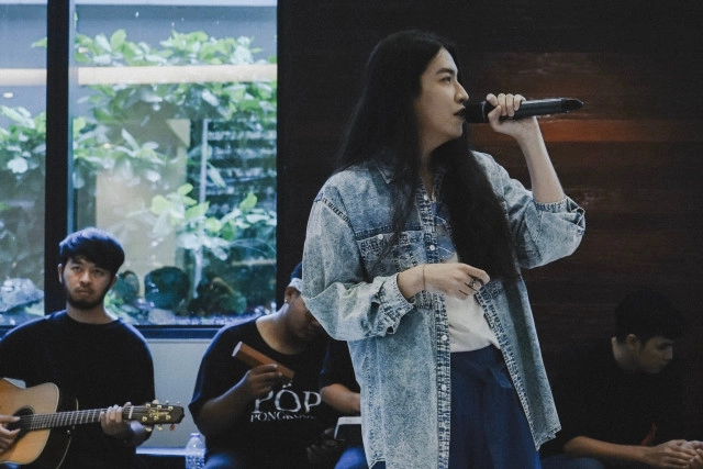 "เป๊ก-ป๊อบ-อะตอม" ชวนศิลปิน "White Music" ร่วมเล่นดนตรีเปิดหมวกรับบริจาคช่วยน้ำท่วม "อุบลฯ"