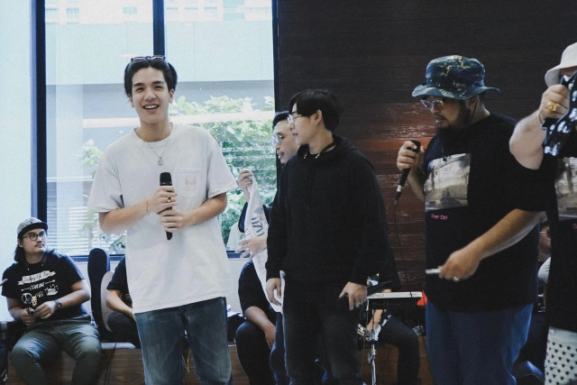 "เป๊ก-ป๊อบ-อะตอม" ชวนศิลปิน "White Music" ร่วมเล่นดนตรีเปิดหมวกรับบริจาคช่วยน้ำท่วม "อุบลฯ"