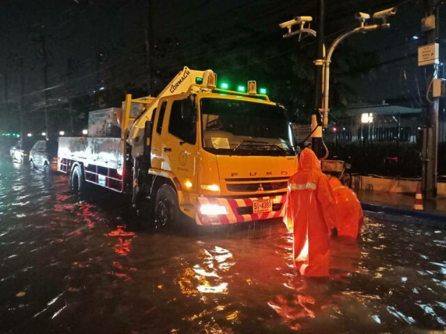 ผู้ว่าฯอัศวิน ขอชาวกรุงมั่นใจ พร้อมรับมือฝนเต็มอัตรา