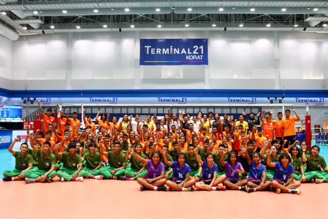 ทีมตบไทย-ต่างชาติร่วมคลีนิคสอนวอลเลย์บอลเยาวชนนครราชสีมา