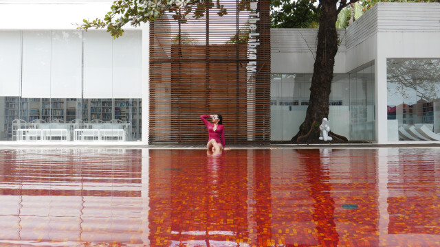 โรงแรม "The Library"  วิวทะเลกับหนังสือคู่ใจ