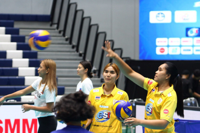 ทีมตบไทย-ต่างชาติร่วมคลีนิคสอนวอลเลย์บอลเยาวชนนครราชสีมา