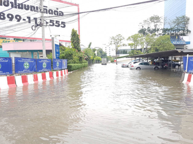 "ศรีนครินทร์" อ่วม ฝนตกเพิ่ม-น้ำระบายไม่ทัน