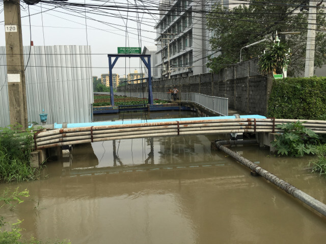 "ศรีนครินทร์" อ่วม ฝนตกเพิ่ม-น้ำระบายไม่ทัน