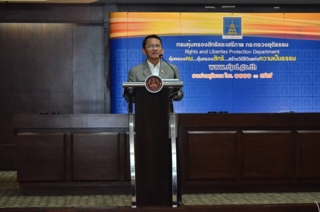 "สมศักดิ์" ลุยมอบเงินเยียวยา 71 ราย 3.8 ล้านบาท