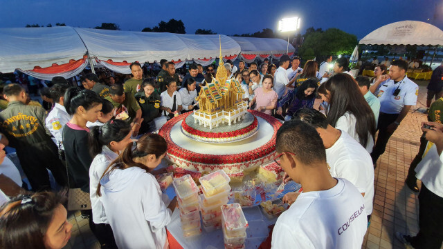 "บิณฑ์" จัดพิธีบวงสรวง ร.5 ยันใช้เงินส่วนตัว ไม่เกี่ยวเงินบริจาค