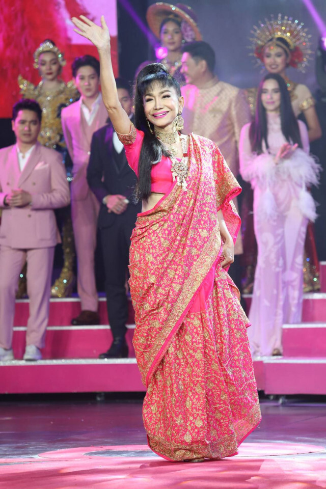 "แอน จักรพงษ์" นำทีมซูเปอร์สตาร์ Showcase Showgirls แดนซ์สะบัดคอนเทนต์ 500 ล้าน