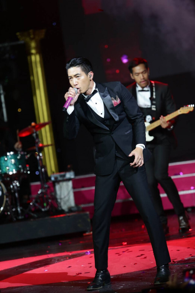 "แอน จักรพงษ์" นำทีมซูเปอร์สตาร์ Showcase Showgirls แดนซ์สะบัดคอนเทนต์ 500 ล้าน