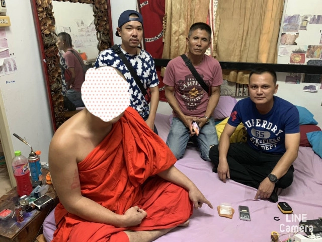 ตำรวจลำปาง จับ พระนักพัฒนา วัดดัง พร้อมยาไอซ์คากุฎิ ก่อนถูกจับสึก
