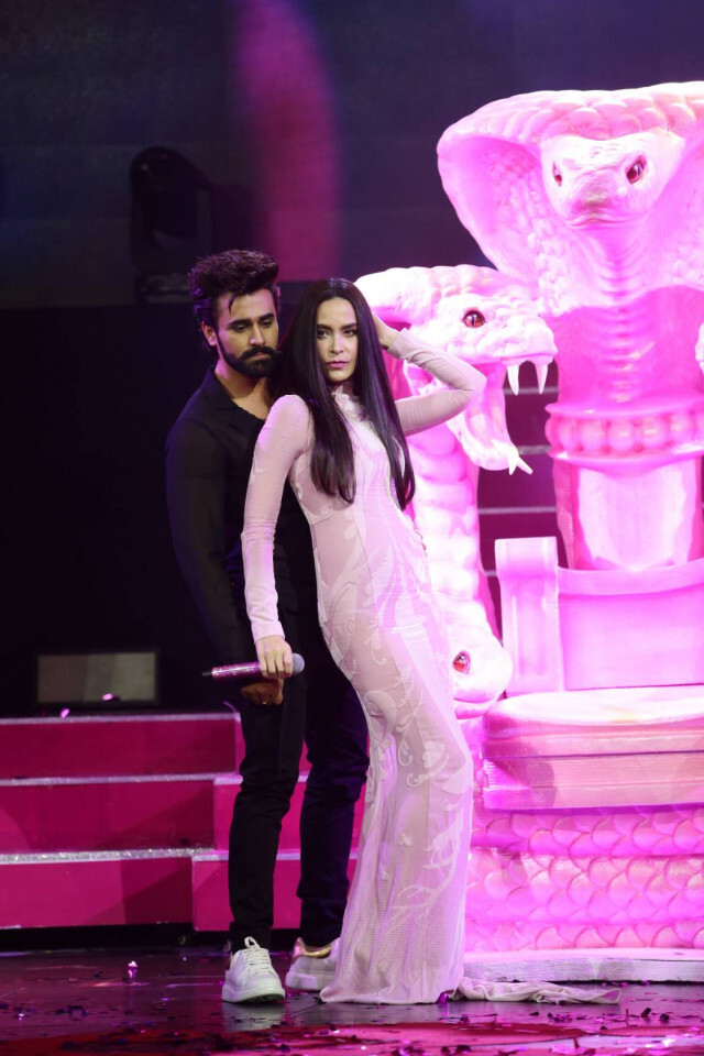 "แอน จักรพงษ์" นำทีมซูเปอร์สตาร์ Showcase Showgirls แดนซ์สะบัดคอนเทนต์ 500 ล้าน