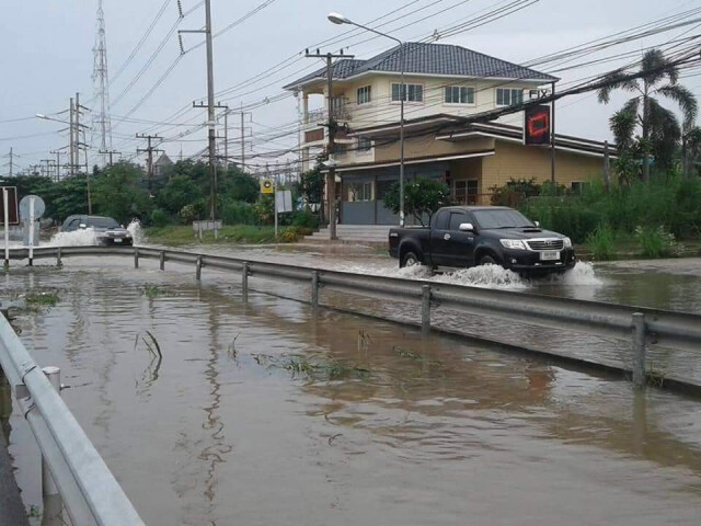 กรมชลฯ​ เฝ้าระวังสถานการณ์น้ำ อ.กบินทร์บุรี หลังฝนตกหนัก ระดับน้ำในพื้นที่เพิ่มขึ้นต่อเนื่อง