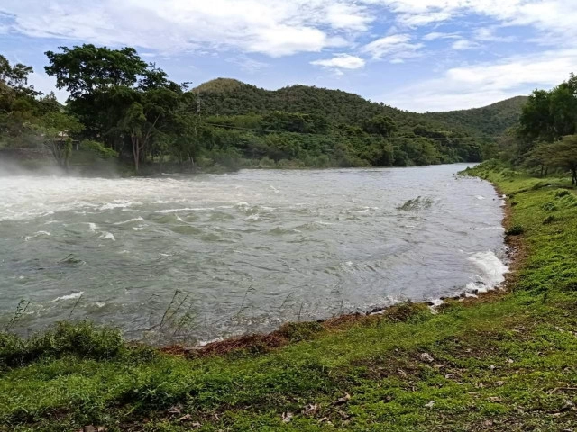 กรมชลฯปล่อยน้ำเขื่อนแก่งกระจาน ไม่กระทบพื้นที่ท้ายเขื่อน ด้านแม่น้ำเพชรฯ ยังต่ำกว่าตลิ่ง