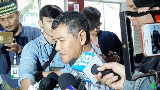 พ่อ "ลันลาเบล" มอบหลักฐานอีกชิ้นให้ตำรวจ